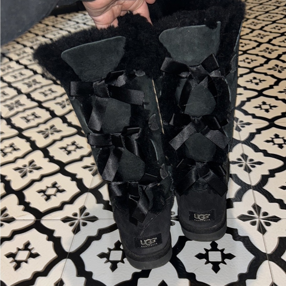 Black UGG